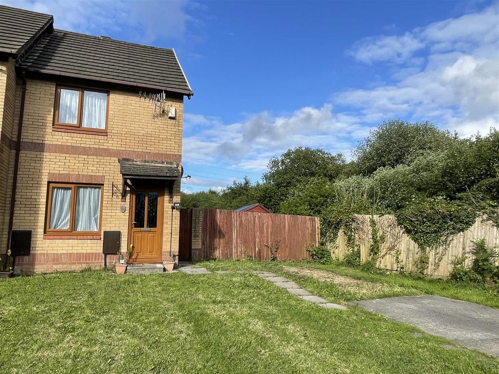 Clos Cilsaig, Dafen, Llanelli 2 bed end of terrace house for sale £