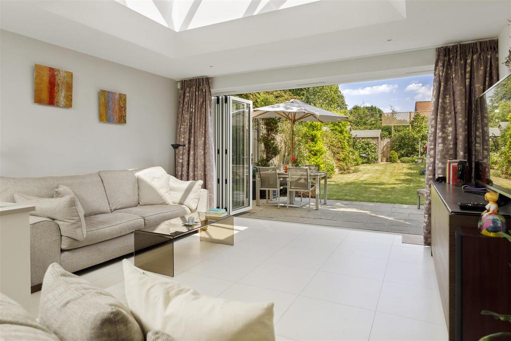 6-Coplestone-Chase-Cranley-Road-Guildford-GU1-2 JW-