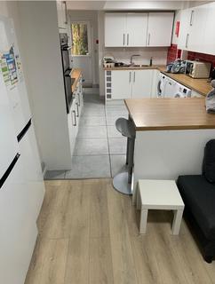 6 bedroom house share to rent, Birmingham B29