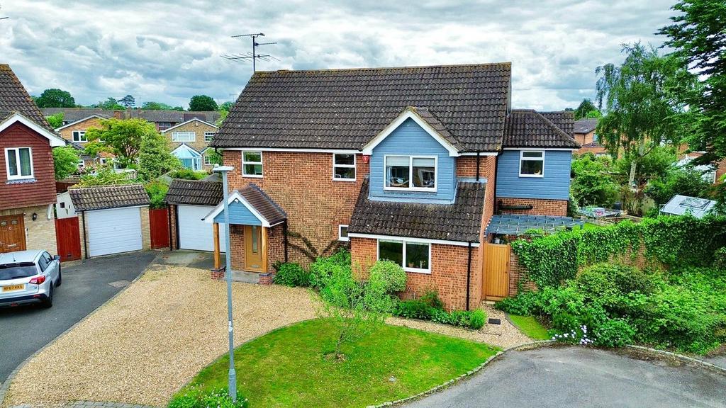 Chaucer Close, Wokingham, Berkshire... 4 bed detached house for sale