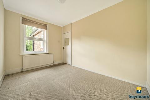 140 Walnut Tree Close, Guildford, GU1 4UB