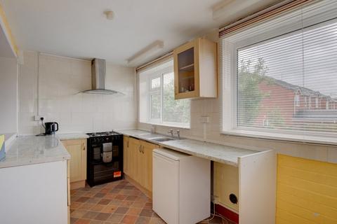 3 bedroom semi-detached house for sale, Barnsley Road, Bromsgrove, Worcestershire, B61