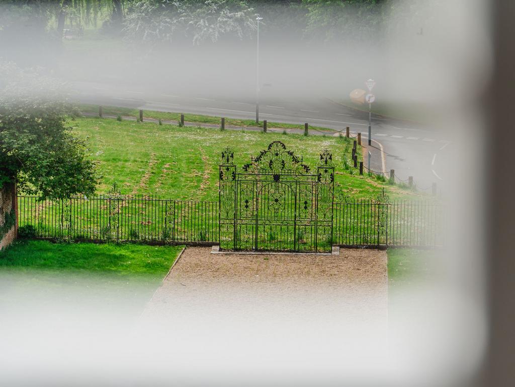 View to Front