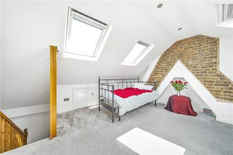 3 bedroom apartment for sale, Markhouse Road, London