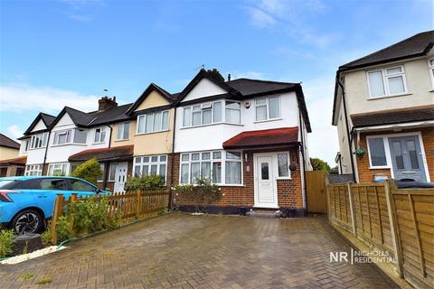 3 bedroom end of terrace house for sale, Ashby Avenue, Chessington, Surrey. KT9