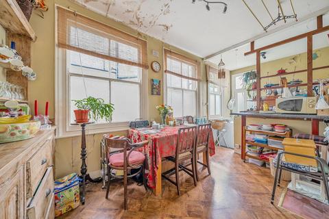84 Braxted Park, London, SW16 3AU