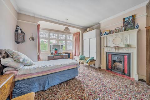 84 Braxted Park, London, SW16 3AU