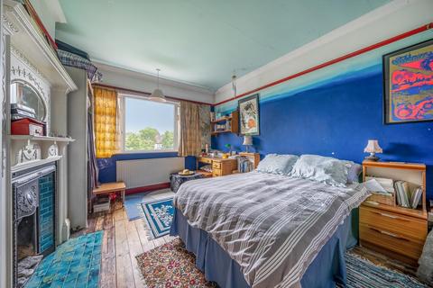84 Braxted Park, London, SW16 3AU