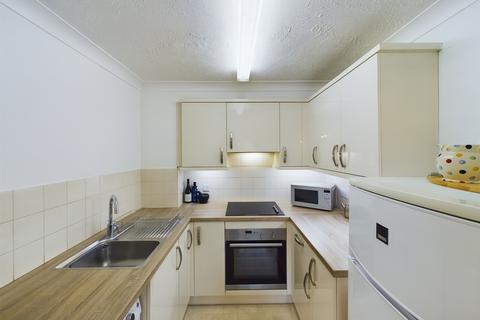 1 bedroom retirement property for sale, Farnham Close, London N20