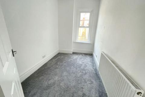 2 bedroom ground floor flat for sale, Shrewsbury Terrace, South Shields, Tyne and Wear, NE33 4LF