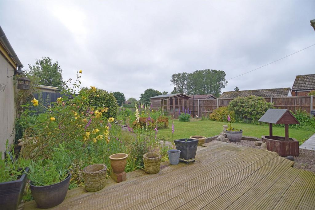 Lynn Lane, King's Lynn PE32 4 bed detached bungalow for sale £460,000