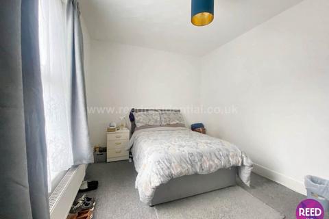 3 bedroom flat for sale, Ceylon Road, Westcliff On Sea