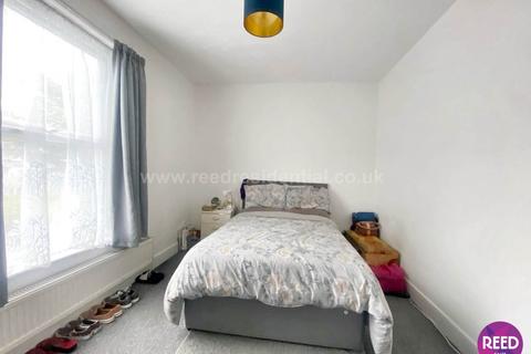 3 bedroom flat for sale, Ceylon Road, Westcliff On Sea