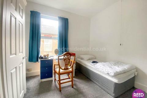 29a Ceylon Road, Westcliff-on-sea, SS0 7HS