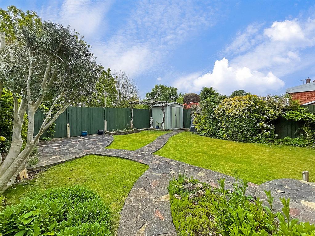 Freda Close, Broadstairs, Kent 2 bed detached bungalow for sale £385,000