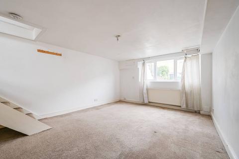 3 bedroom house to rent, Damask Crescent, Canning Town, London, E16