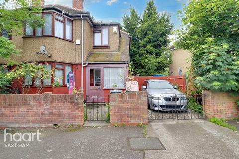 22 Hameway, London, E6 6HR