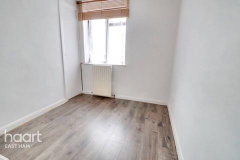 22 Hameway, London, E6 6HR
