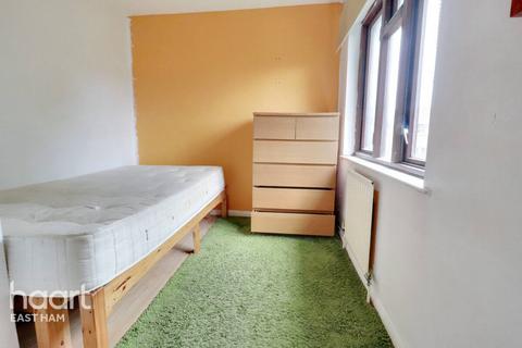 22 Hameway, London, E6 6HR