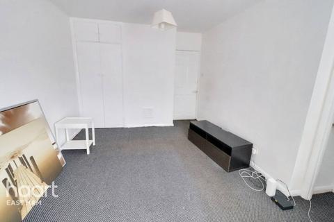 22 Hameway, London, E6 6HR