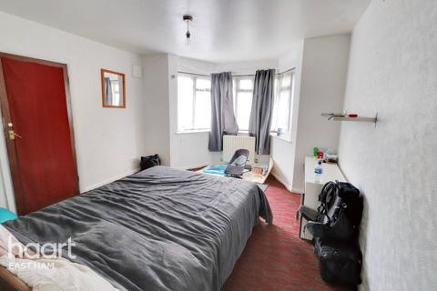 22 Hameway, London, E6 6HR