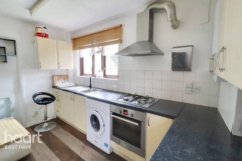22 Hameway, London, E6 6HR