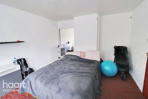 22 Hameway, London, E6 6HR