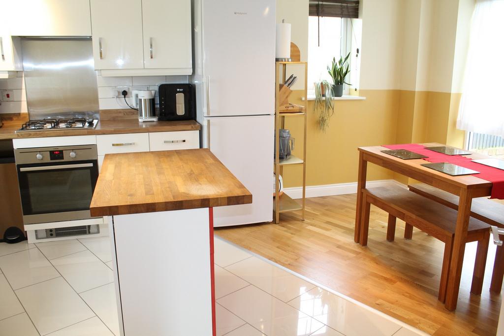 Fitted Kitchen Picture 2