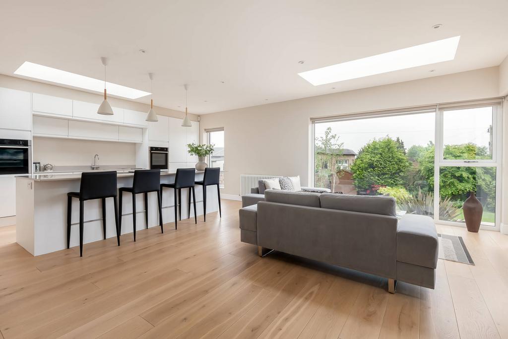 20 Hillview Road, Edinburgh, EH12 8QL 3 bed detached bungalow for sale £550,000