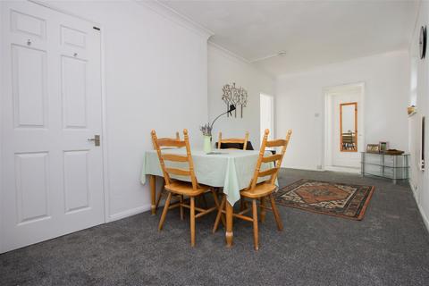 2 bedroom flat for sale, Available With No Onward Chain On Outskirts Of Cranbrook