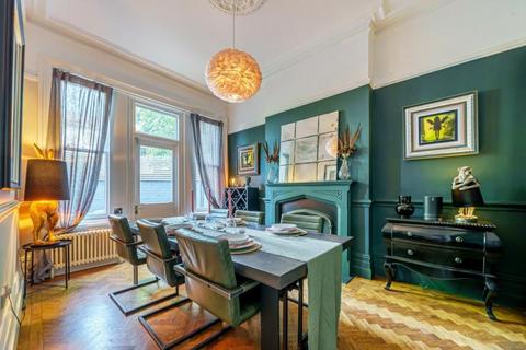 9a Pine Grove, Weybridge, KT13 9BA