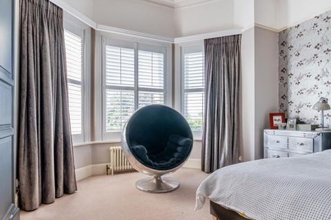 9a Pine Grove, Weybridge, KT13 9BA