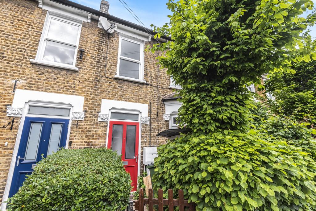 Gurdon Road Blackheath SE7 2 bed flat to rent £1,700 pcm (£392 pw)