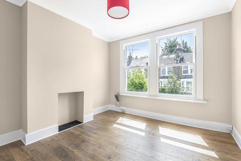 2 bedroom flat to rent, Gurdon Road London SE7