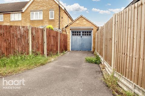 2 bedroom terraced house for sale, Grant Drive, Maidstone