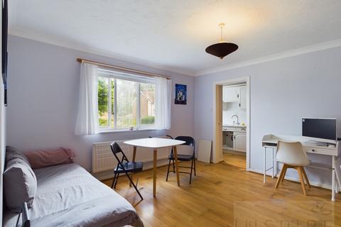 2 bedroom flat to rent, Horsham, Horsham RH12