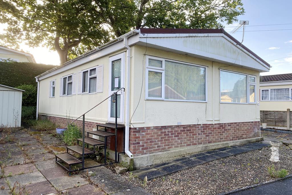 Barnes Road, Ensbury Park Bournemouth... 2 bed park home for sale £75,000