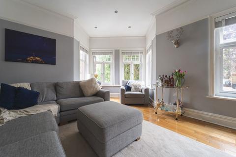 Flat 2, 2a Snowdon Road, Bournemouth, BH4 9HL