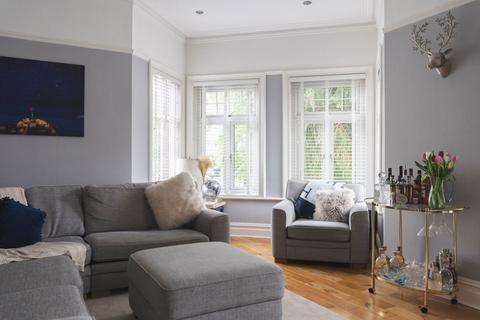 Flat 2, 2a Snowdon Road, Bournemouth, BH4 9HL