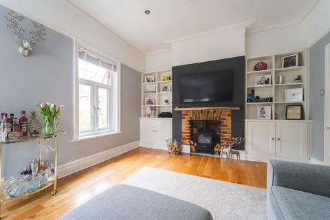 Flat 2, 2a Snowdon Road, Bournemouth, BH4 9HL