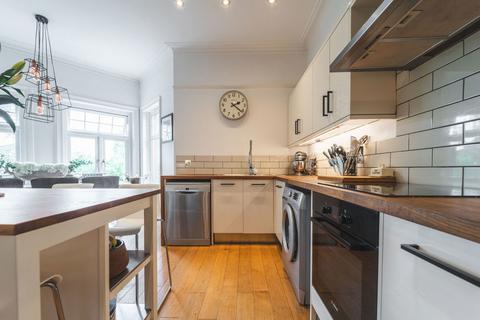 Flat 2, 2a Snowdon Road, Bournemouth, BH4 9HL