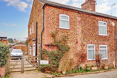 3 bedroom end of terrace house for sale, Park Lane, Snettisham