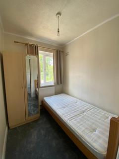1 bedroom in a house share to rent, North Road, Southall UB1