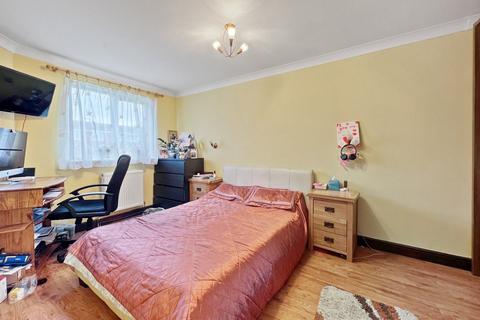 9 Colne Chase, Witham, CM8 1TH