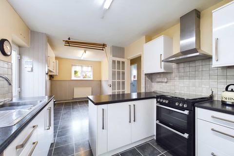 3 bedroom detached house for sale, Raven Road, Stokenchurch HP14