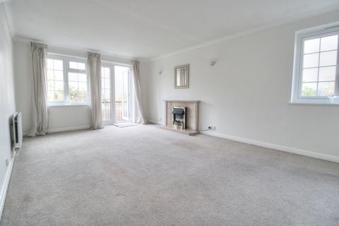 2 bedroom apartment to rent, The Lawns, Eastbourne BN22