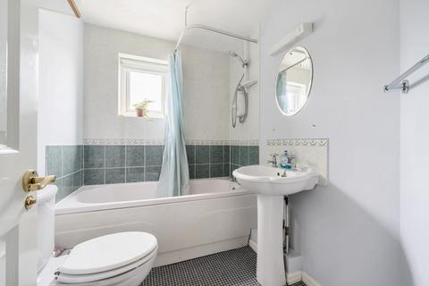19 Lyneham Close, Witney, OX28 5BS