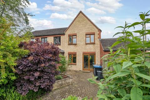 19 Lyneham Close, Witney, OX28 5BS