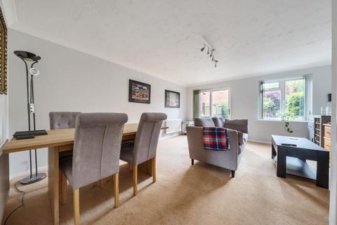 19 Lyneham Close, Witney, OX28 5BS