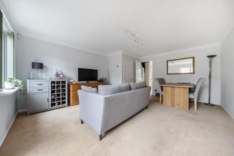 19 Lyneham Close, Witney, OX28 5BS
